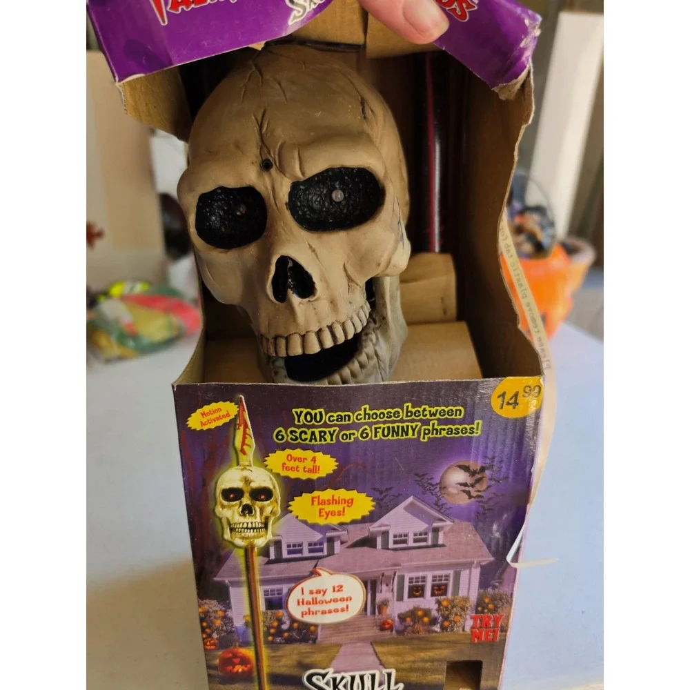Vtg Talking Spearheaflds Skull Brand New NOS works Perfectly Original Batteries
